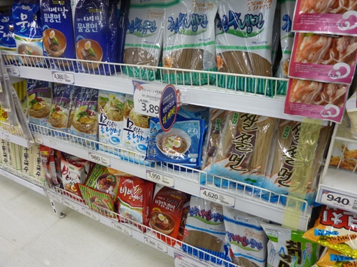 冷麺も種類豊富