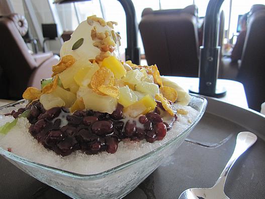 これが 噂の、８，０００ウォン パッピンス～♪ ２人ぐらぃで、分け合ぃながら つつくのが、ちょうどぃぃサイズです！