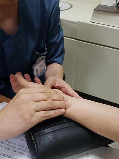 この後舌をみて、問診して体質や、食事 漢方薬の話をしてくれました。
