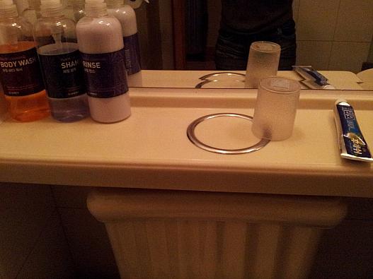 歯磨き粉も付いてました。歯ブラシはチェックインの時に言ったら、無料でもらえました。