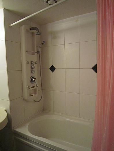 オンドル部屋の浴槽＆シャワー