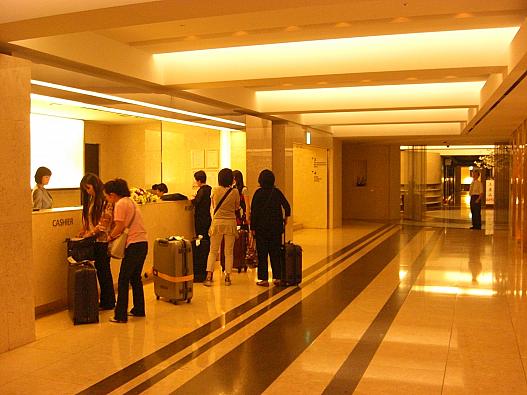 フロントはさわやかな雰囲気♪