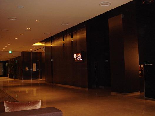 ホテルフロントロビー