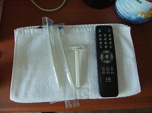 髭剃り、歯ブラシも置いてあります。