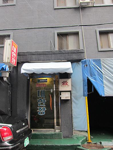 入口です。（右側にもあります）