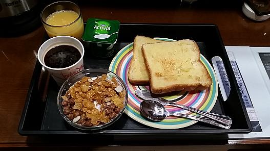 朝食はいつもこんな感じです