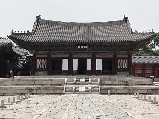 昌慶宮の正殿、明政殿
唯一東向きに配置された正殿