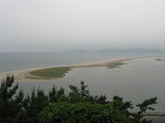 展望台テラスから見た洛東江河口の沿岸砂州