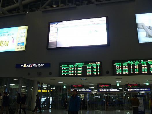 釜山発23:10、この日の最終列車です。