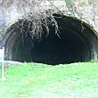 　列車が通らなかった建設が中止されたトンネル。これが역고드름
