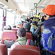 満員のバスの中　　　　　　　　3月17日撮影