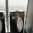 上海ヒルズ　男性トイレ@94F展望台
絶好な空の旅