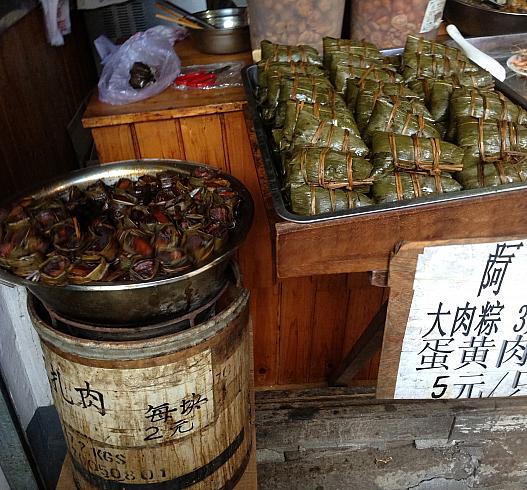 豚の角煮とちまき(熱いです!)