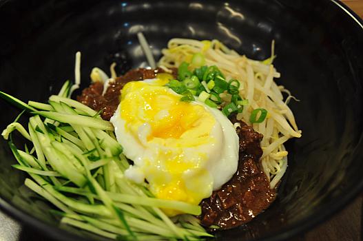 ジャージャー麺