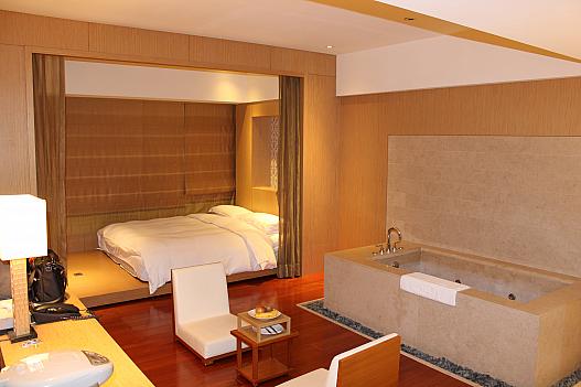 Honeymoon Spa Room