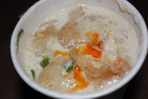ホテル真正面のご飯屋さん。
一日のうち、ほとんど営業しています。トウジャン塩控えめ旨し♪