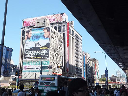 M７出口側からのホテル全景