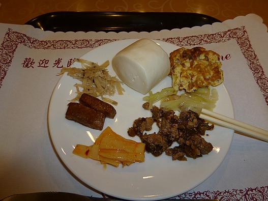朝ごはん。一度のみで少量いただきました。