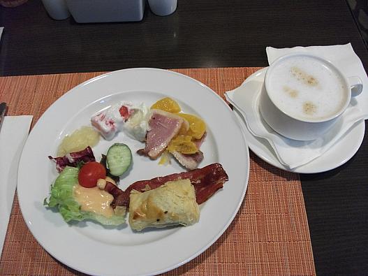 朝食