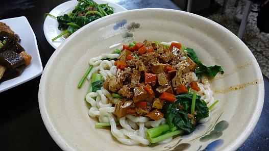 先生２人と他の日本人の生徒さんと昼食