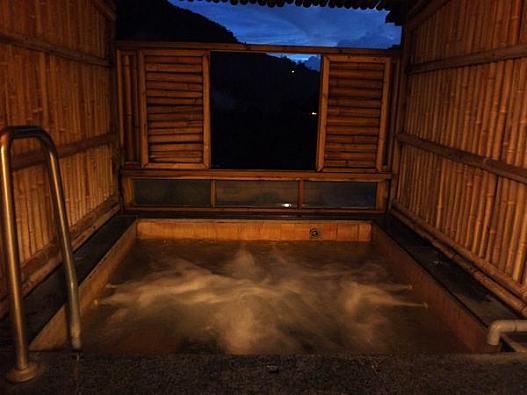 屋上にある個室の露天風呂