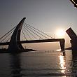 開いた橋と夕陽