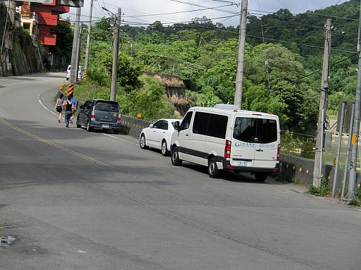 あの白い車で快適ツアー