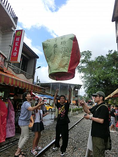 十分で念願の「天燈上げ」