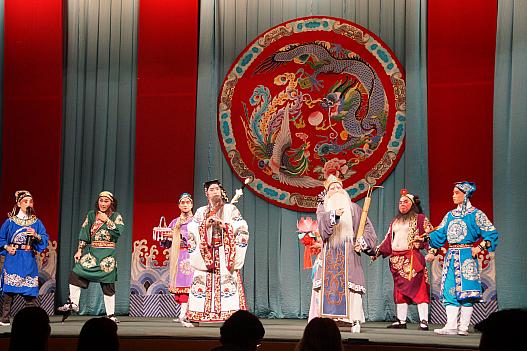 タイペイアイの八仙過海という京劇の一幕。
