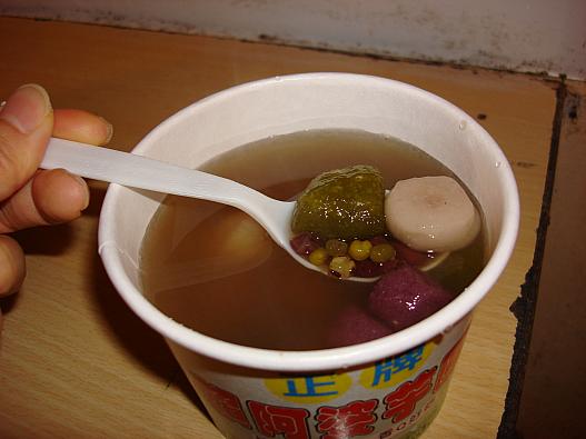 日本でおしるこ食べないけど、これは甘すぎないしモチモチして美味しい