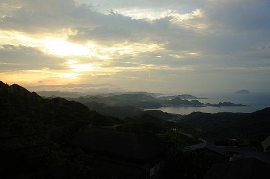 九份に到着した時の海の方向の風景。まだ日の入り前でした。