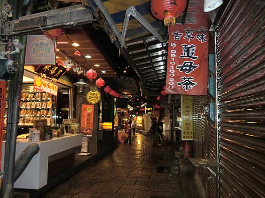 開いてるお店はこんな感じ。