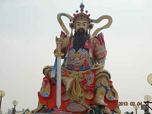 北極玄天上帝像（同郷の神様、巨大な像の高さは21m）