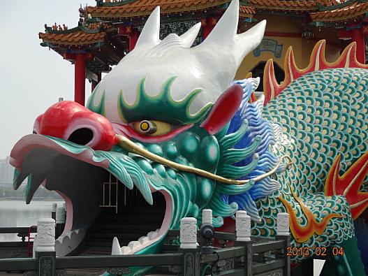 蓮池潭　龍虎塔の龍の口