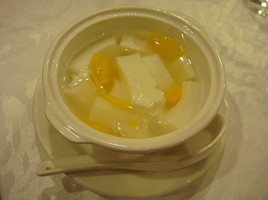 中山站三越の南西店
杏仁豆腐、ｵｽｽﾒです。