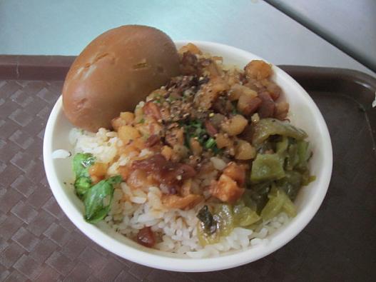 【柳家】の肉燥飯（魯肉飯）＋鹹鴨蛋