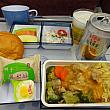 9月28日　帰路の機内食　チキンを選ぶとカレーソースのパスタでした