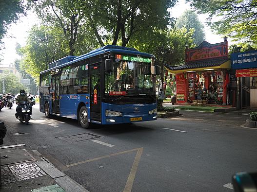 リートゥーチャンの停留所。画像は違う系統ですが同じイメージ。