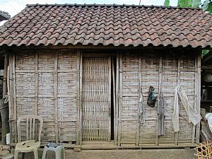 竹で編んだ壁がなんとも素朴。