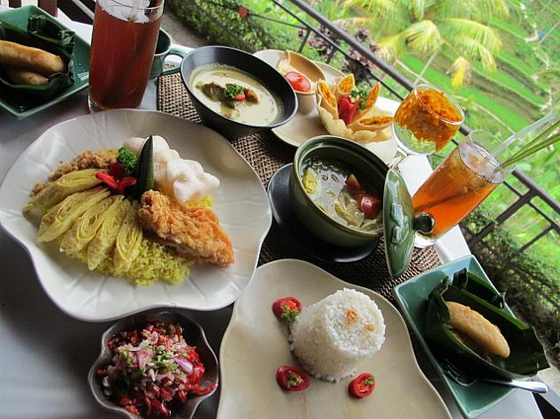 インドネシア料理のランチ