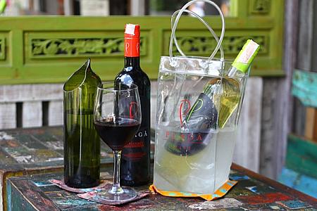グラス、カスク、ボトルと揃ったローカル・ワイン『プラガ』が楽しめます