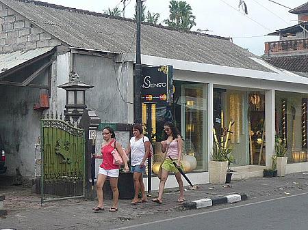 クロボカンを歩いてみました！ オベロイ通り クロボカン通り Café　Bali ラヤ・バサンカサ通り ブティック インテリア雑貨ムルタナティ通り