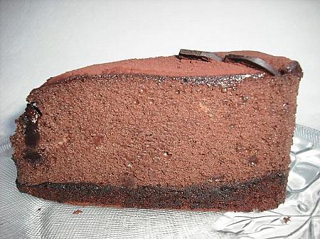 チョコレートケーキ対決ウブド編 チョコレートケーキ クエ ベベッ・ブンギル カキアン・ベーカリー カフェ・ワヤントゥットマック