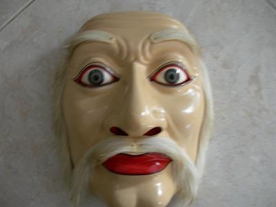 おじいちゃんのトペンは「トペン・トゥア」。すごくリアルでみているだけでもちょっと怖い…。