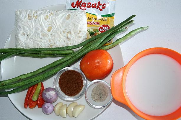 インドネシア料理を作ろう！　その9　テンペとカチャン・パンジャンのココナッツ・ミルク煮 ココナッツミルクテンペ