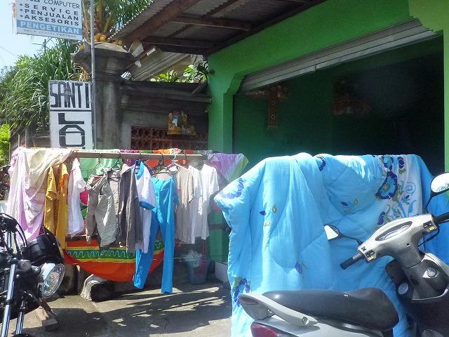 大量の洗濯物 バリ島ナビ