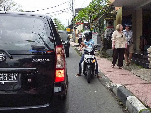 そして逆走するバイクも結構いるので、これが結構危ないんですよね。