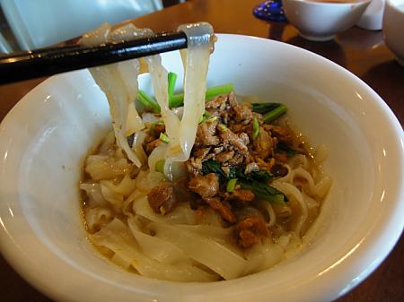 きし麺のスープ麺「クエティアウ・クア（Kwetiau Kuah）」