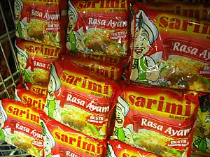 断食期間に特に売れるのが、｢お菓子｣「インスタントラーメン」「シロップ」だとか。