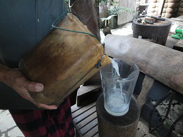 お酒だって、ヤシから作られるトゥアックを飲むし、今まで気にしたことはなかったのですが、こんなに自然と共に生きるトゥガナン村の人々の生活、ステキですね。